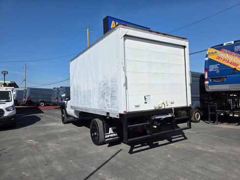 Used 2016 Ford F550 2WD Regular Cab Super Duty image 2