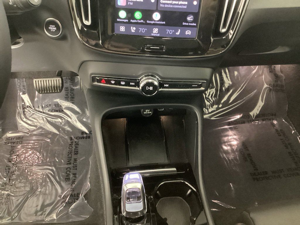 Used 2024 Volvo XC40 B5 Plus w/ Protection Package Premier AWD/4WD image 19