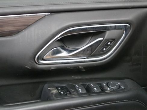 Used 2023 Chevrolet Suburban LT w/ Luxury Package AWD/4WD image 13