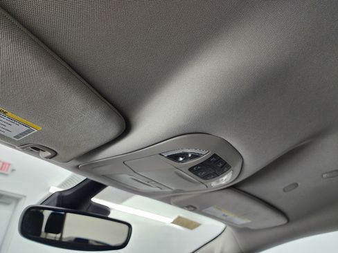 Used 2024 Chrysler Pacifica Touring-L image 14