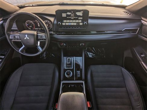 Used 2023 Mitsubishi Outlander SE Black Edition image 17