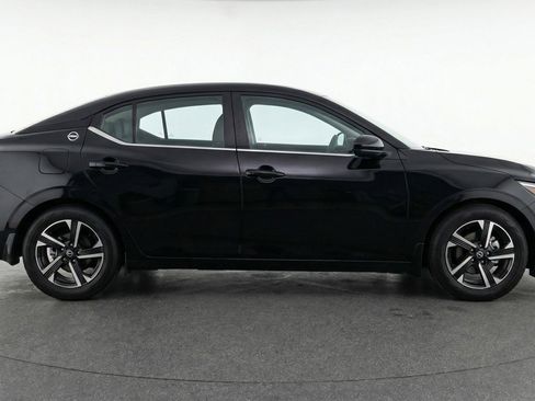 Used 2025 Nissan Sentra SV FWD image 11