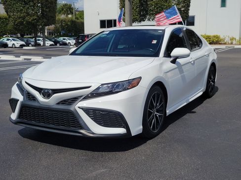 Used 2022 Toyota Camry SE w/ Audio Upgrade Package image 5