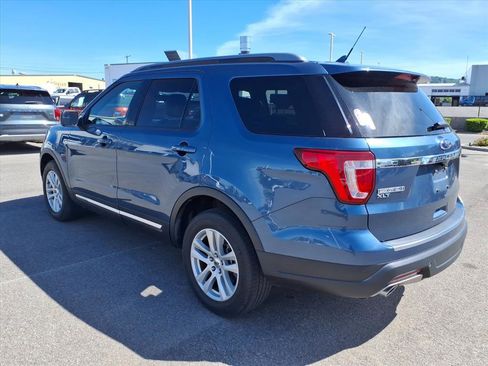 Used 2018 Ford Explorer XLT w/ Equipment Group 202A AWD/4WD image 4