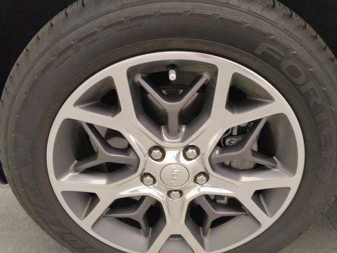 Used 2021 Jeep Grand Cherokee Limited w/ Luxury Group II image 31