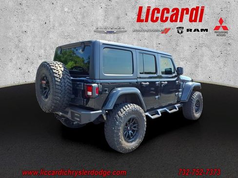 Used 2018 Jeep Wrangler Unlimited Sahara w/ Cold Weather Group AWD/4WD image 4