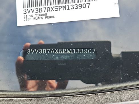 Used 2023 Volkswagen Tiguan SE image 14