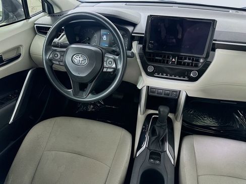 Used 2024 Toyota Corolla Cross L image 17