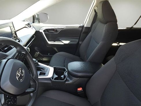 Used 2021 Toyota RAV4 LE AWD/4WD image 11