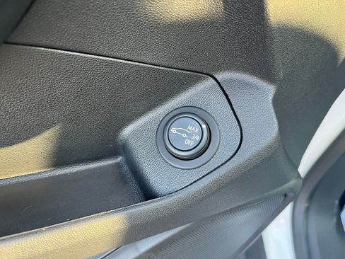 Used 2022 GMC Terrain SLE w/ Driver Convenience Package image 24