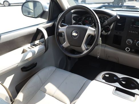 Used 2009 Chevrolet Silverado 1500 LT w/ Regional Value Package RWD image 19