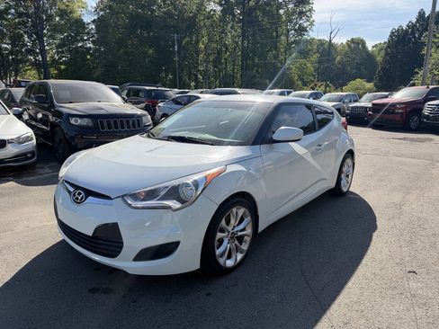 Used 2016 Hyundai Veloster FWD image 1