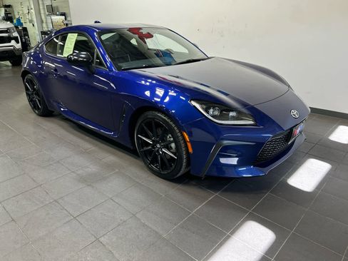 Used 2022 Toyota GR86 Premium w/ ALL Weather Mat Package (TMS) RWD image 2