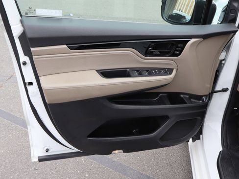 Used 2022 Honda Odyssey Elite image 16