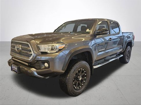 Used 2017 Toyota Tacoma TRD Off-Road w/ Tow Package (A/T) AWD/4WD image 2