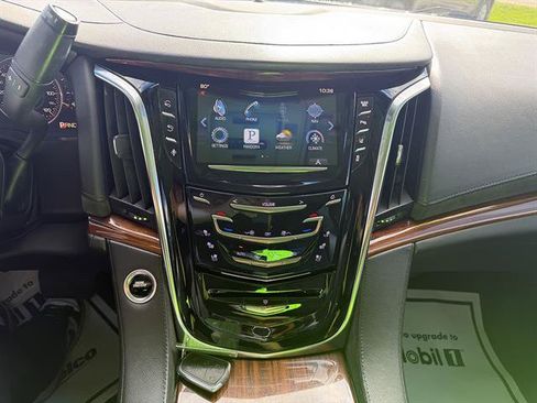 Used 2015 Cadillac Escalade ESV Luxury AWD/4WD image 39