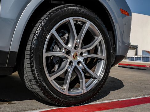 Used 2020 Porsche Cayenne image 50