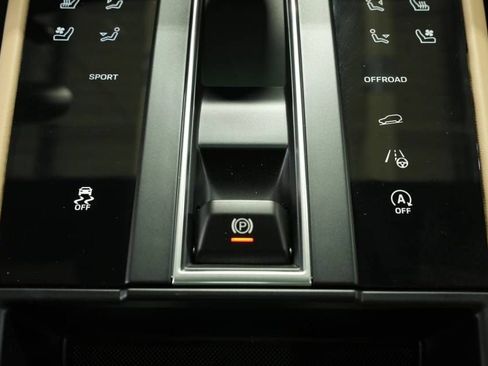 Certified 2026 Porsche Macan AWD/4WD image 22