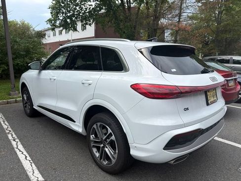Used 2025 Audi Q5 Premium w/ Convenience Package AWD/4WD image 3