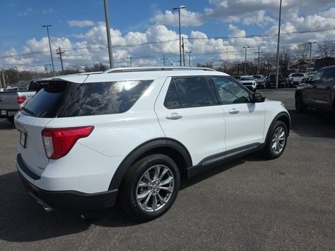 Used 2023 Ford Explorer Limited image 4