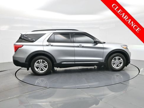 Used 2024 Ford Explorer XLT image 5