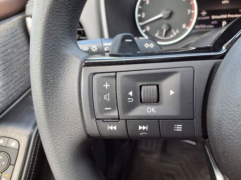 Used 2021 Nissan Rogue SV AWD/4WD image 12