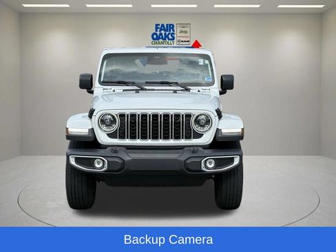 Used 2025 Jeep Wrangler Unlimited Sahara AWD/4WD image 3