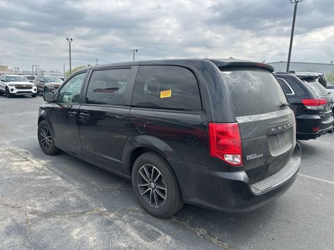 Used 2019 Dodge Grand Caravan SE image 4