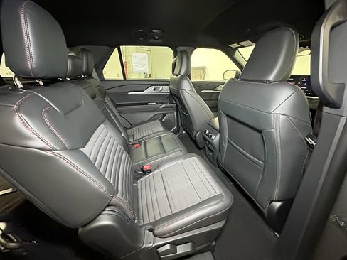 New 2026 Ford Explorer ST-Line w/ ST-Line Street Pack AWD/4WD image 4