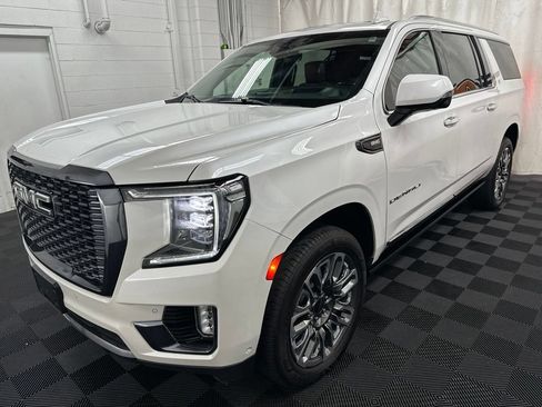 Used 2023 GMC Yukon XL Denali Ultimate AWD/4WD image 4
