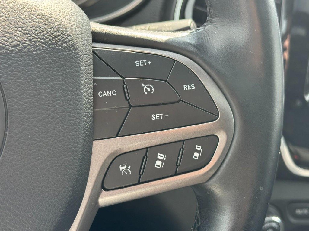 Used 2021 Jeep Cherokee Limited AWD/4WD image 18