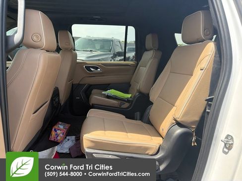 Used 2022 Chevrolet Suburban Premier AWD/4WD image 6