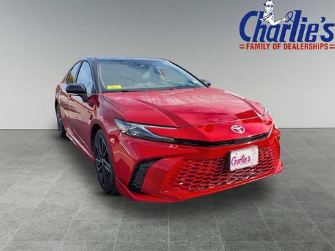 Used 2025 Toyota Camry XSE image 3