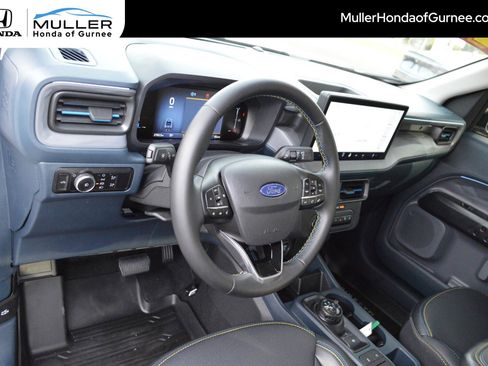 Used 2025 Ford Maverick Lobo image 11