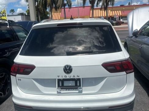 Used 2022 Volkswagen Tiguan SE FWD image 9