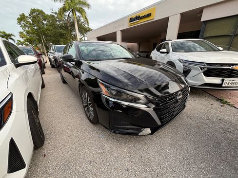 Used 2025 Nissan Altima 2.5 SV FWD image 3