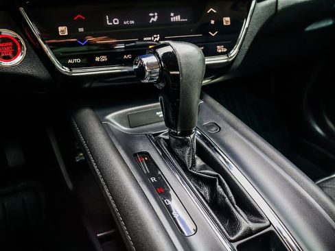 Used 2020 Honda HR-V Touring image 9