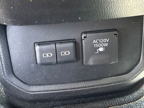 Used 2023 Toyota Highlander Bronze Edition FWD image 27