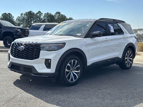 Used 2025 Ford Explorer ST-Line w/ Premium Package image 5