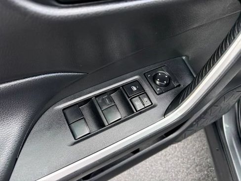 Used 2022 Toyota RAV4 LE AWD/4WD image 28