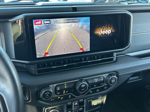 Used 2025 Jeep Wrangler Unlimited Rubicon 392 image 27