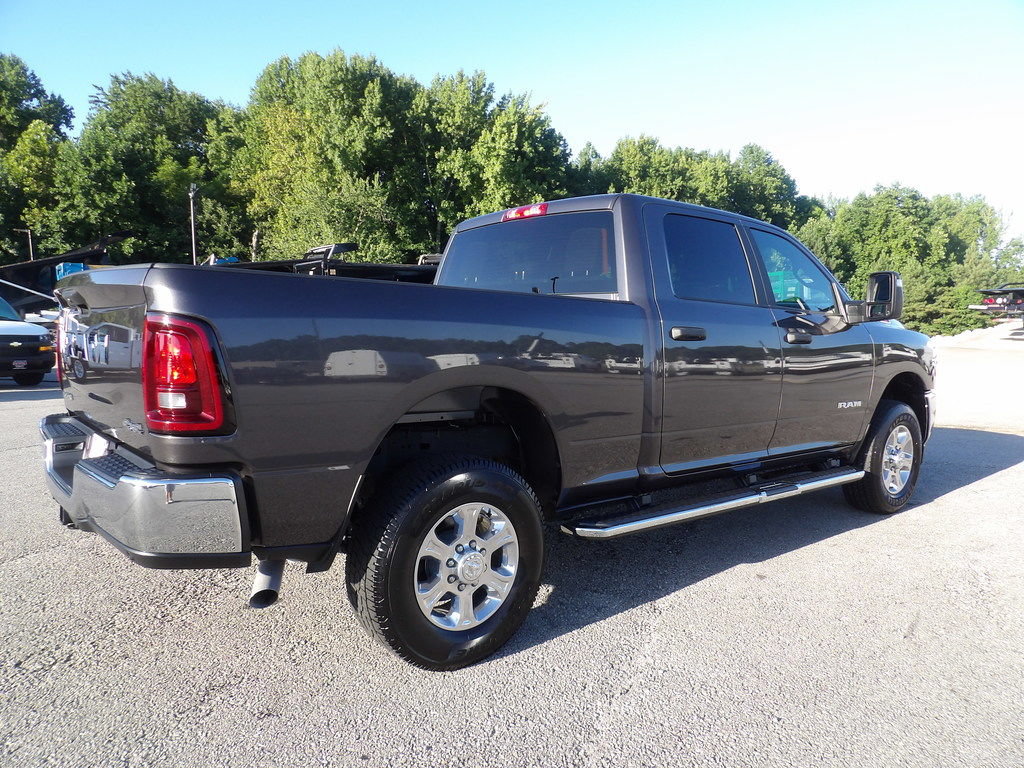 Used 2026 RAM 2500 Big Horn AWD/4WD image 8