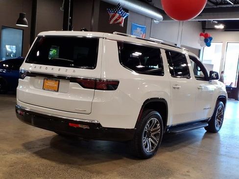 Used 2024 Jeep Wagoneer L Series II w/ Flexible Seating Group AWD/4WD image 6