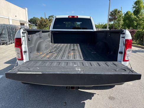 Used 2024 RAM 3500 Tradesman w/ Chrome Appearance Group AWD/4WD image 9