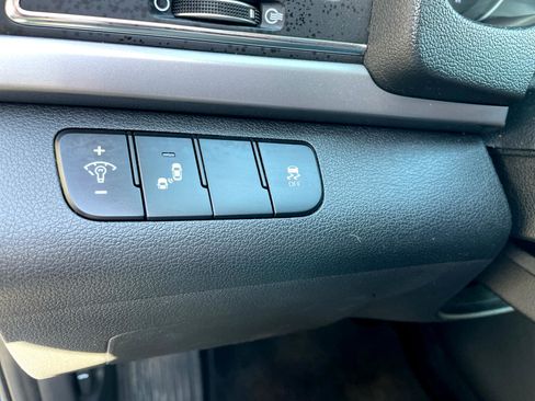 Used 2017 Hyundai Elantra Value Edition w/ Cargo Package image 24