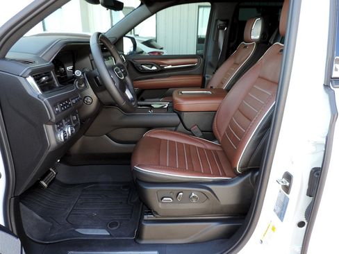 Certified 2024 GMC Yukon Denali Ultimate AWD/4WD image 9