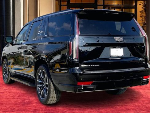 Used 2021 Cadillac Escalade Sport Platinum w/ Heavy-Duty Trailer Package image 4