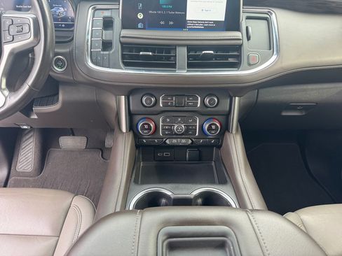 Used 2022 Chevrolet Suburban LT image 17