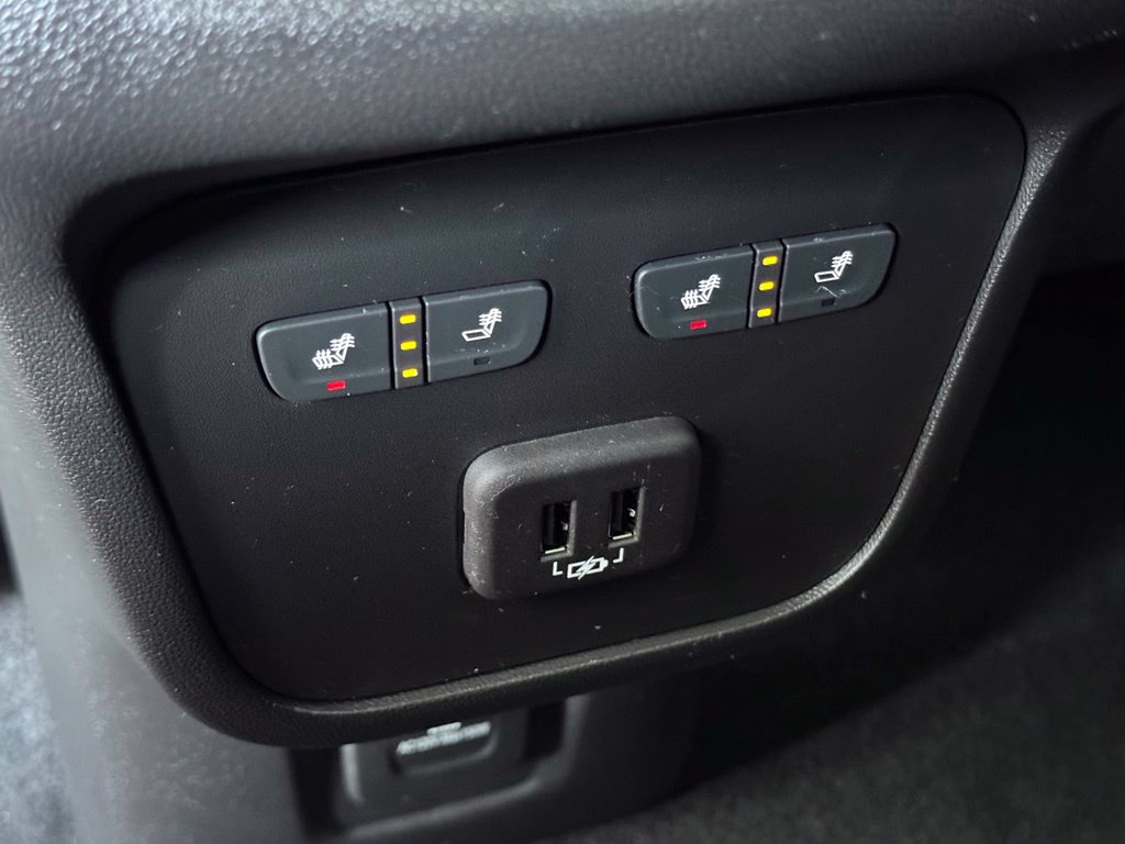 Used 2023 Chevrolet Equinox Premier FWD image 26