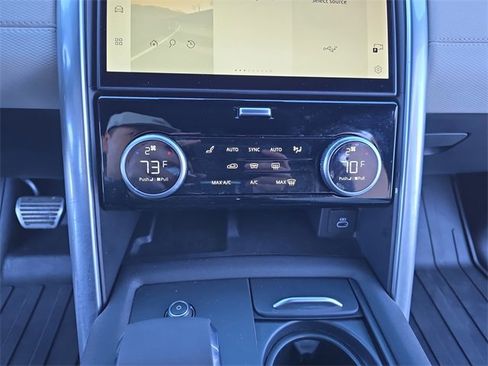 Used 2024 Land Rover Discovery Dynamic SE image 21